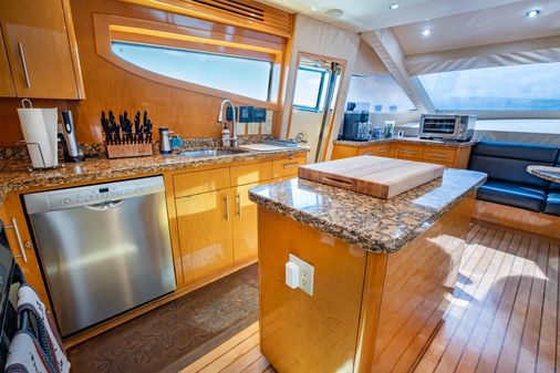 Hatteras 80 Motor Yacht Sky Lounge image