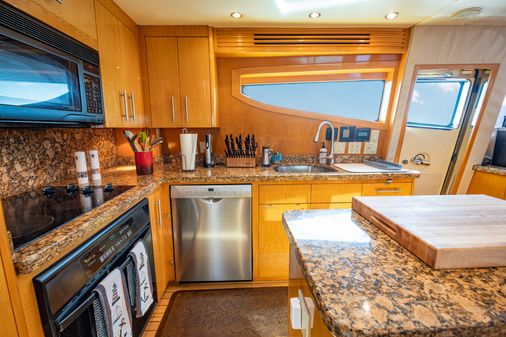 Hatteras 80 Motor Yacht Sky Lounge image