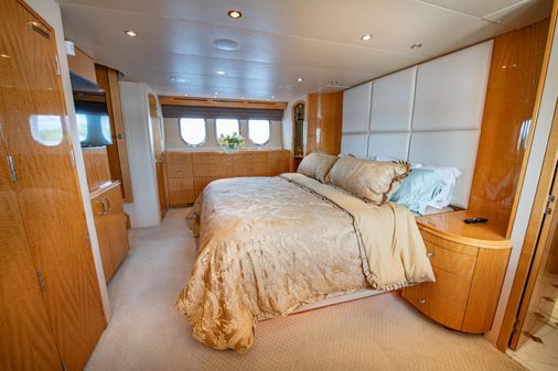 Hatteras 80 Motor Yacht Sky Lounge image