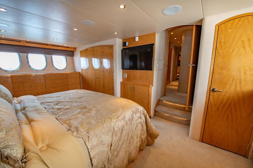 Hatteras 80 Motor Yacht Sky Lounge image