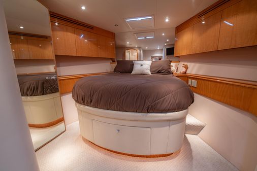 Hatteras 80 Motor Yacht Sky Lounge image