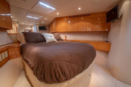 Hatteras 80 Motor Yacht Sky Lounge image