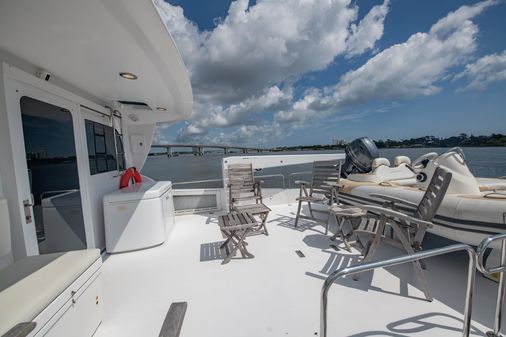 Hatteras 80 Motor Yacht Sky Lounge image