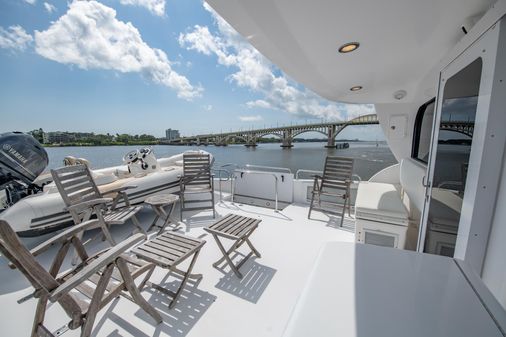 Hatteras 80 Motor Yacht Sky Lounge image