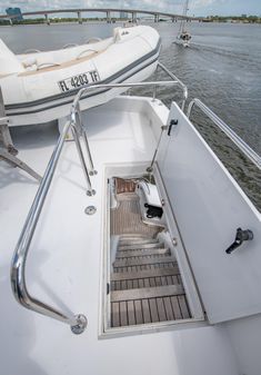 Hatteras 80 Motor Yacht Sky Lounge image