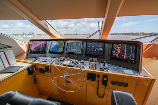 Hatteras 80 Motor Yacht Sky Lounge image