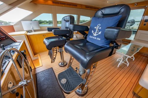 Hatteras 80 Motor Yacht Sky Lounge image