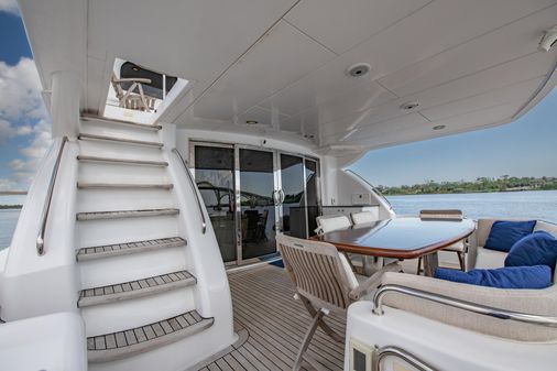 Hatteras 80 Motor Yacht Sky Lounge image