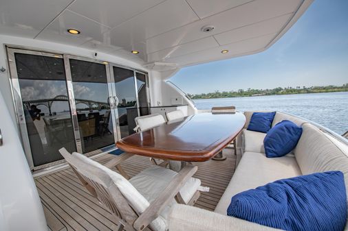 Hatteras 80 Motor Yacht Sky Lounge image