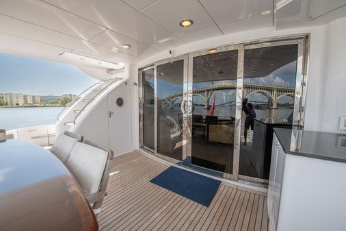 Hatteras 80 Motor Yacht Sky Lounge image