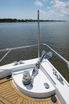 Hatteras 80 Motor Yacht Sky Lounge image