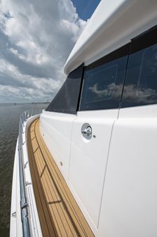 Hatteras 80 Motor Yacht Sky Lounge image