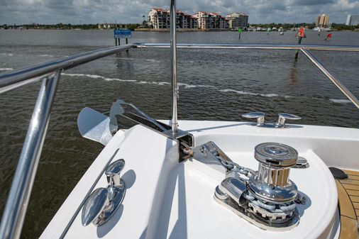 Hatteras 80 Motor Yacht Sky Lounge image