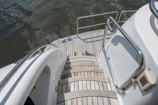 Hatteras 80 Motor Yacht Sky Lounge image