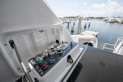 Hatteras 80 Motor Yacht Sky Lounge image