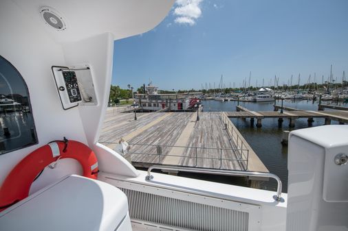 Hatteras 80 Motor Yacht Sky Lounge image