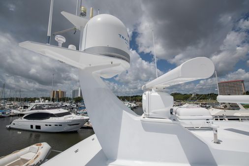 Hatteras 80 Motor Yacht Sky Lounge image