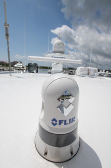 Hatteras 80 Motor Yacht Sky Lounge image