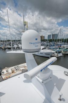 Hatteras 80 Motor Yacht Sky Lounge image