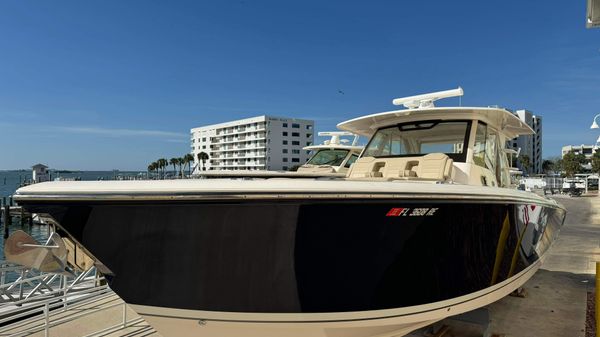 Pursuit S 408 Sport