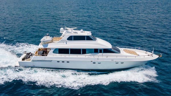 Lazzara 80 Skylounge CMY