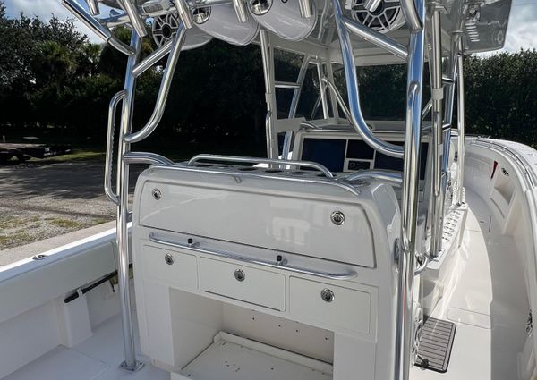 Invincible 39-CENTER-CONSOLE image