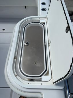 Invincible 39-CENTER-CONSOLE image