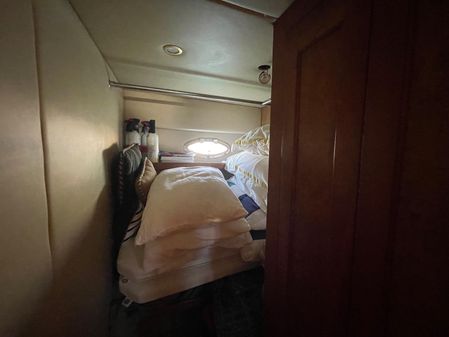 Cruisers Yachts 5470 Express image