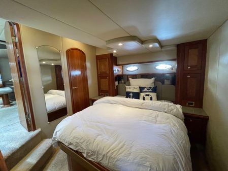 Cruisers Yachts 5470 Express image