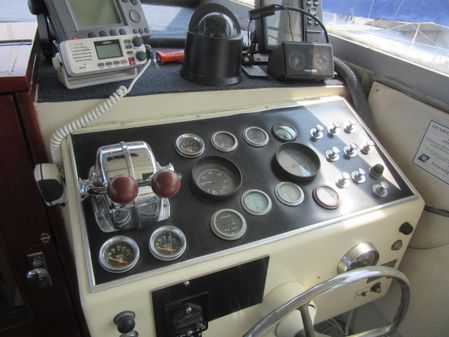 Hatteras 31-CRUISER image