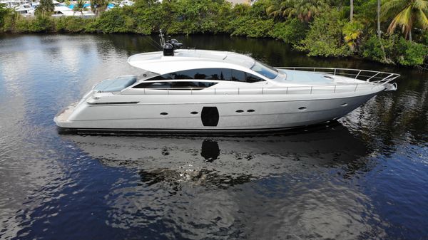 Pershing 64
