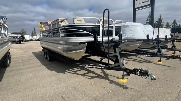 Sun Tracker Fishin' Barge 20 DLX