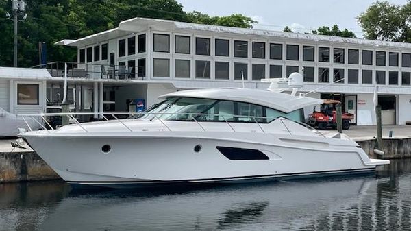 Tiara Yachts C53 Coupe