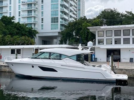 Tiara Yachts C53 Coupe image