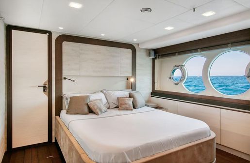 Monte Carlo Yachts MCY 96 image