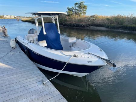 Robalo R242 image