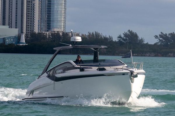 Fairline F//Line 33 Outboard - main image