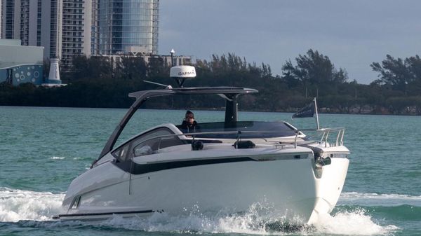 Fairline F//Line 33 Outboard 