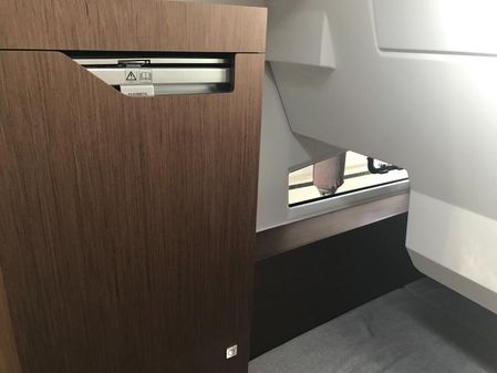 Jeanneau Merry Fisher 1095 Flybridge image