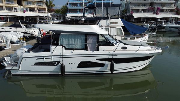 Jeanneau Merry Fisher 1095 Flybridge image