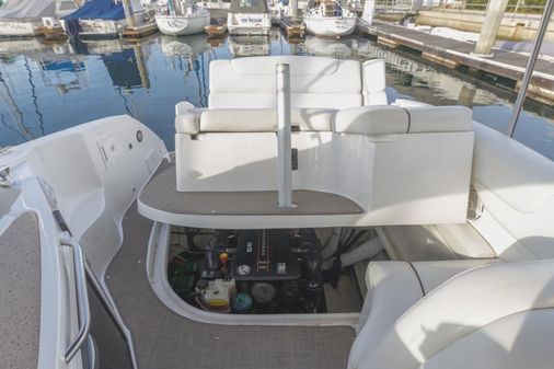 Rinker 290 Express Cruiser image