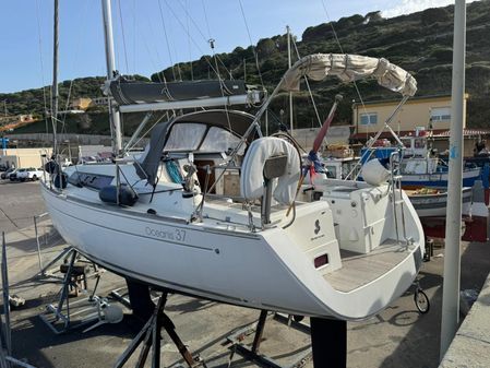 Beneteau Oceanis 37 image