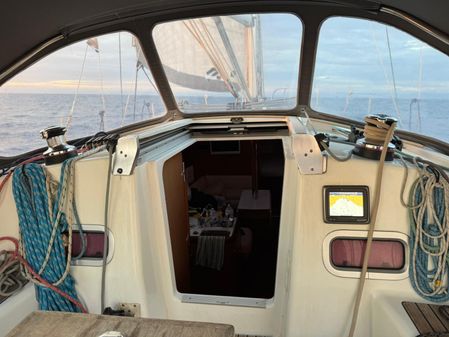 Beneteau Oceanis 37 image