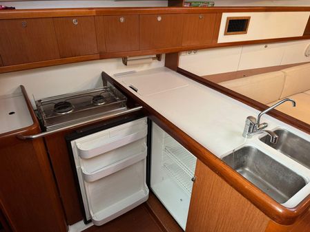 Beneteau Oceanis 37 image