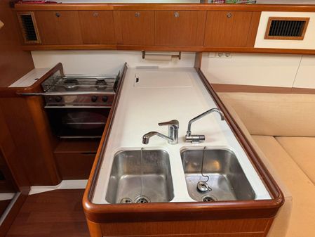 Beneteau Oceanis 37 image