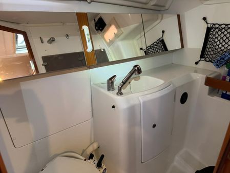 Beneteau Oceanis 37 image