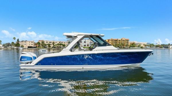 Tiara Yachts 34 LS 