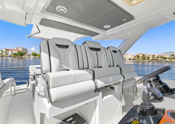 Tiara Yachts 34 LS image