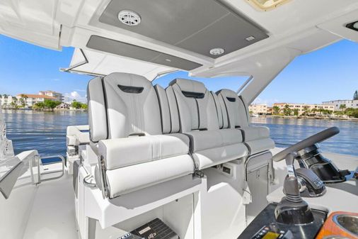 Tiara Yachts 34 LS image