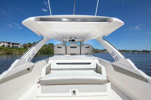 Tiara Yachts 34 LS image